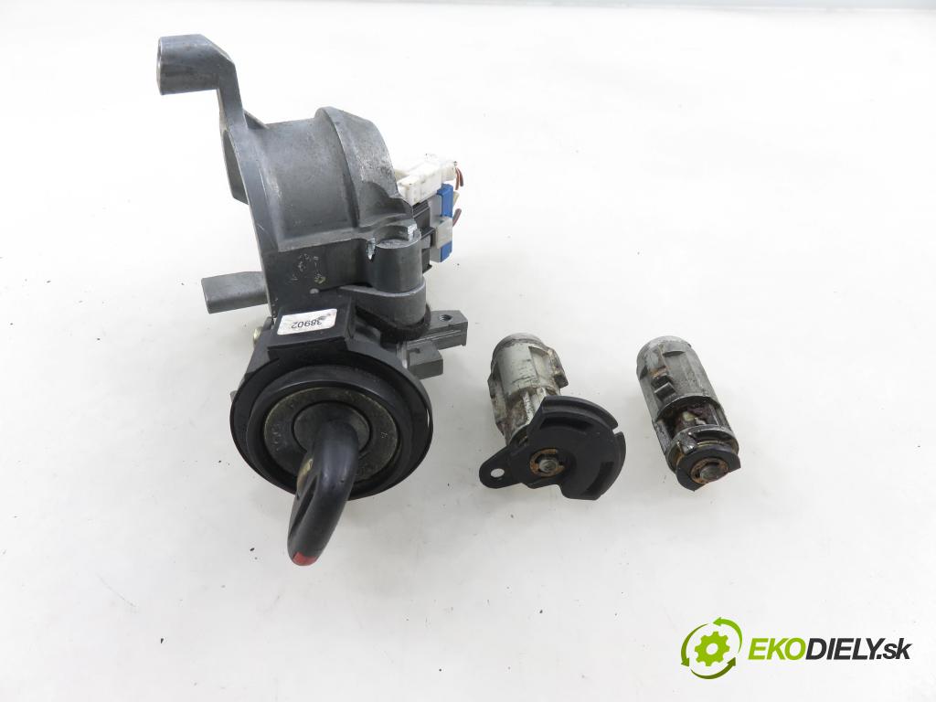 MITSUBISHI SPACE STAR nadwozie wielkoprzestrzenne (MPV) (DG_A) MINIVAN 2004 72,00 1.6 16V (DG3A) 98 - 4G18 1584,00 spinačka / zámky