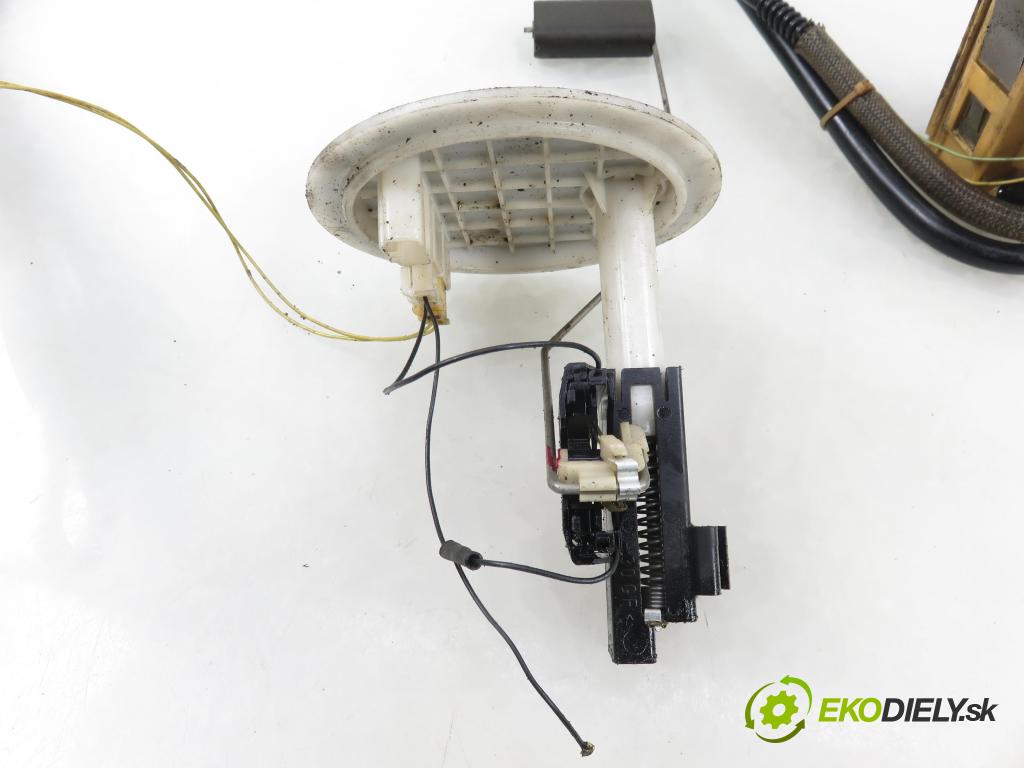 VOLVO S60 I (384) SEDAN 2006 136,00 2.4 D5 - D 5244 T4 2400,00 pumpa paliva 30671066 ; 0580303065