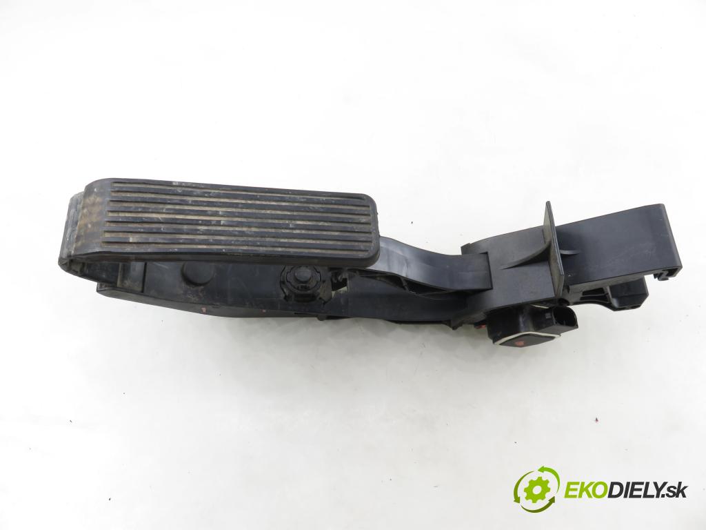 MERCEDES-BENZ KLASA C T-Model (S203) KOMBI 2005 90,00 C 200 CDI (203.207) 122 - OM 646.962 2148,00 potenciometr plynového pedálu A2113000404 (Potenciometr plynového pedálu)