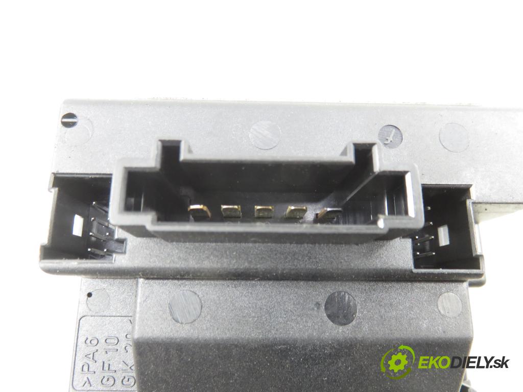 MERCEDES-BENZ KLASA C T-Model (S203) KOMBI 2005 90,00 C 200 CDI (203.207) 122 - OM 646.962 2148,00 spínačka 2095451908 (Spínací skříňka)