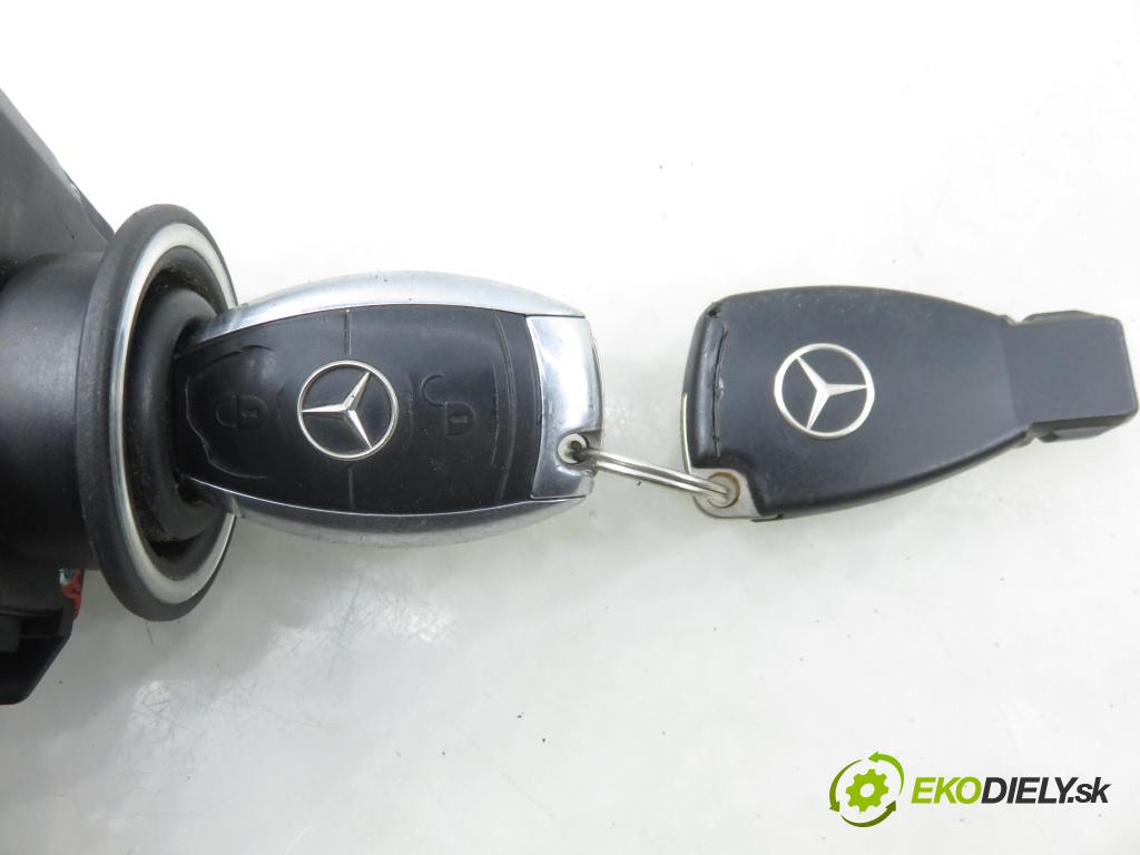 MERCEDES-BENZ KLASA C T-Model (S203) KOMBI 2005 90,00 C 200 CDI (203.207) 122 - OM 646.962 2148,00 spínačka 2095451908 (Spínací skříňka)