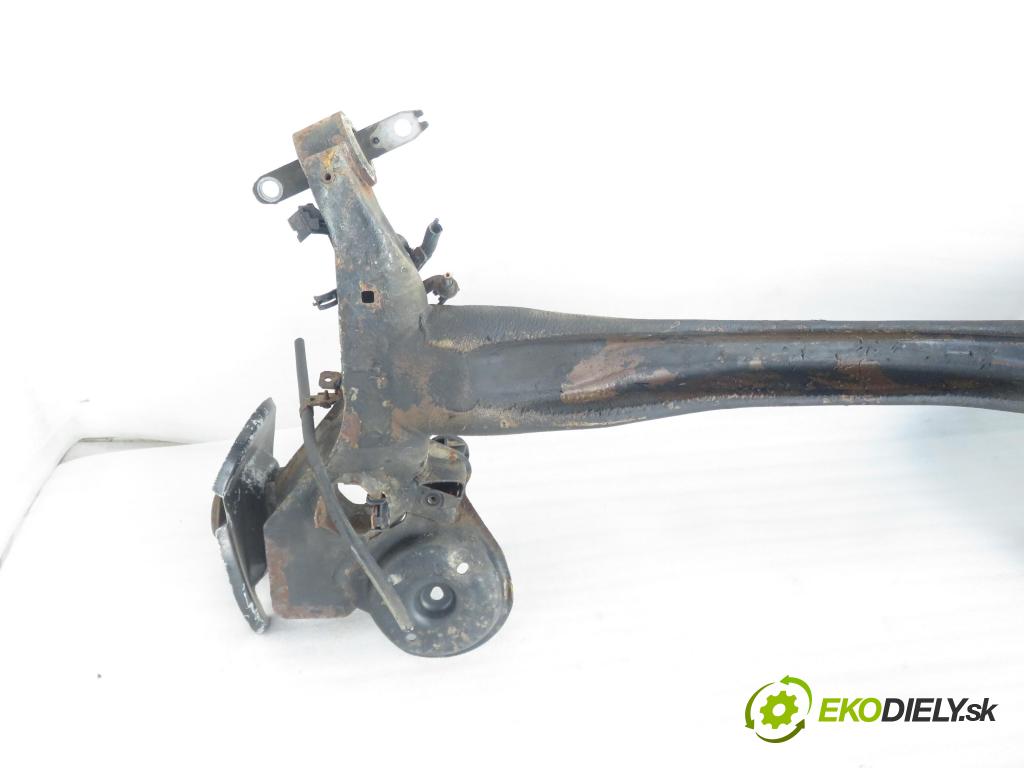 PEUGEOT 308 II HB 2014 68,00 1.6 HDi - 9HP (DV6DTED) 1560,00 výztuha zadní část ABS