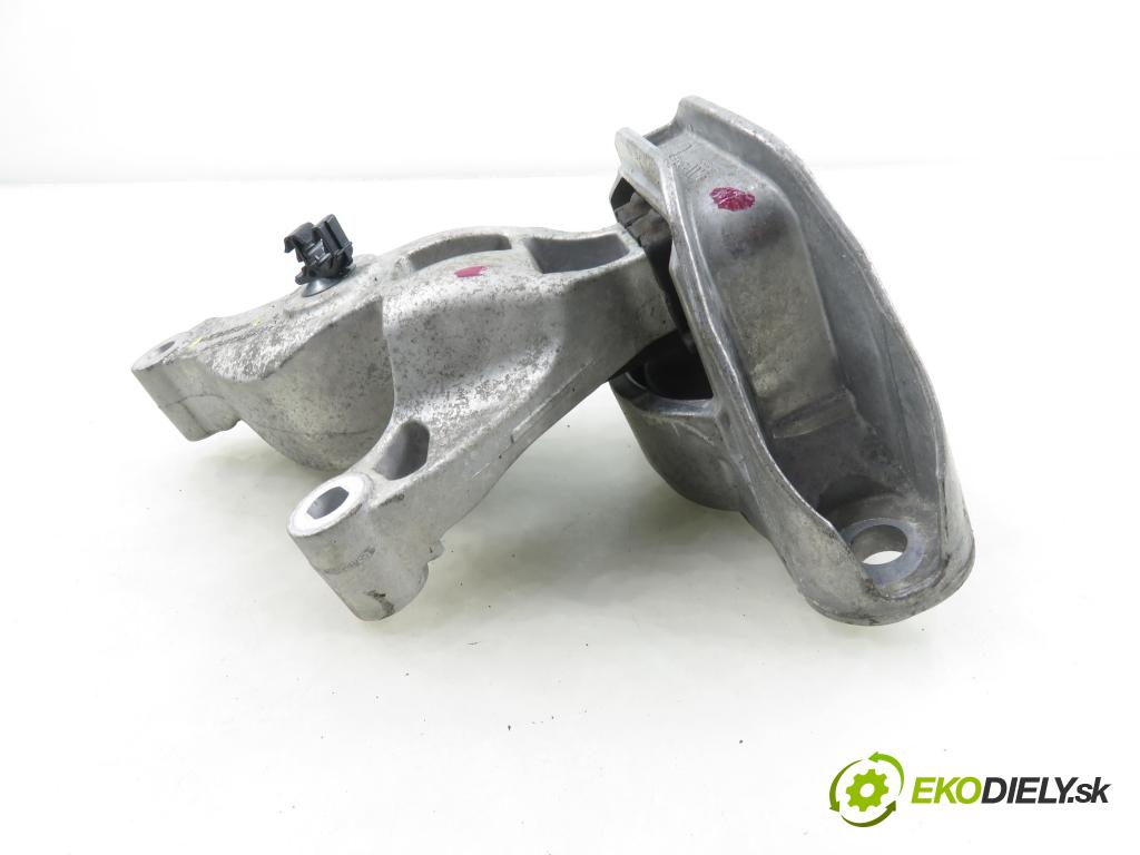 DACIA DUSTER (HM_) SUV 2021 74,00 1.0 TCe 100 (HMMT) 999,00 Uchytenie Motor 112322283R