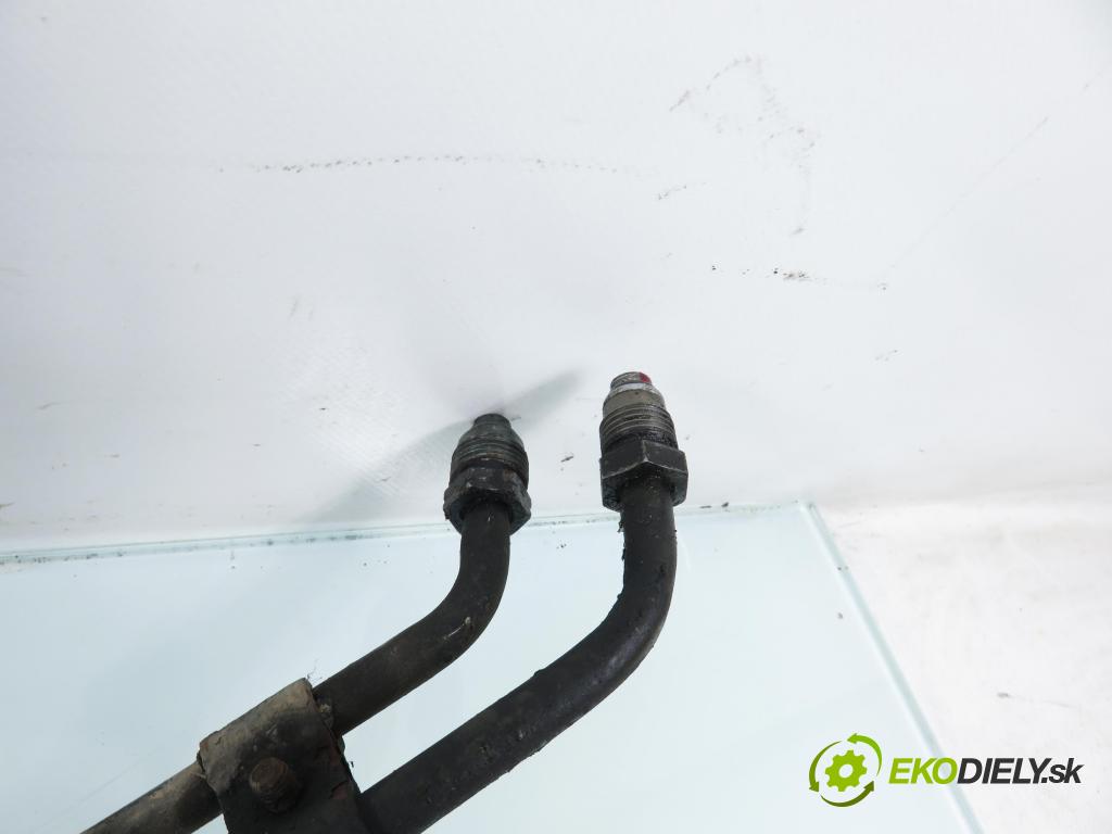 VW TRANSPORTER IV Skrzynia (70XA) FURGON 1996 50,00 1.9 TD 68 - ABL 1896,00 trubka / Rúra servočerpadlo 701422893 ; 701422091B ; 701422373A