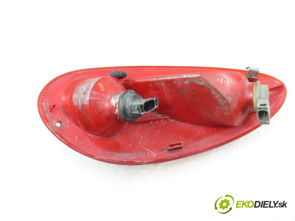 CHRYSLER PT CRUISER (PT_) MINIVAN 2001 104,00 2 - ECC 1996,00 Svetlo ľavé zadné