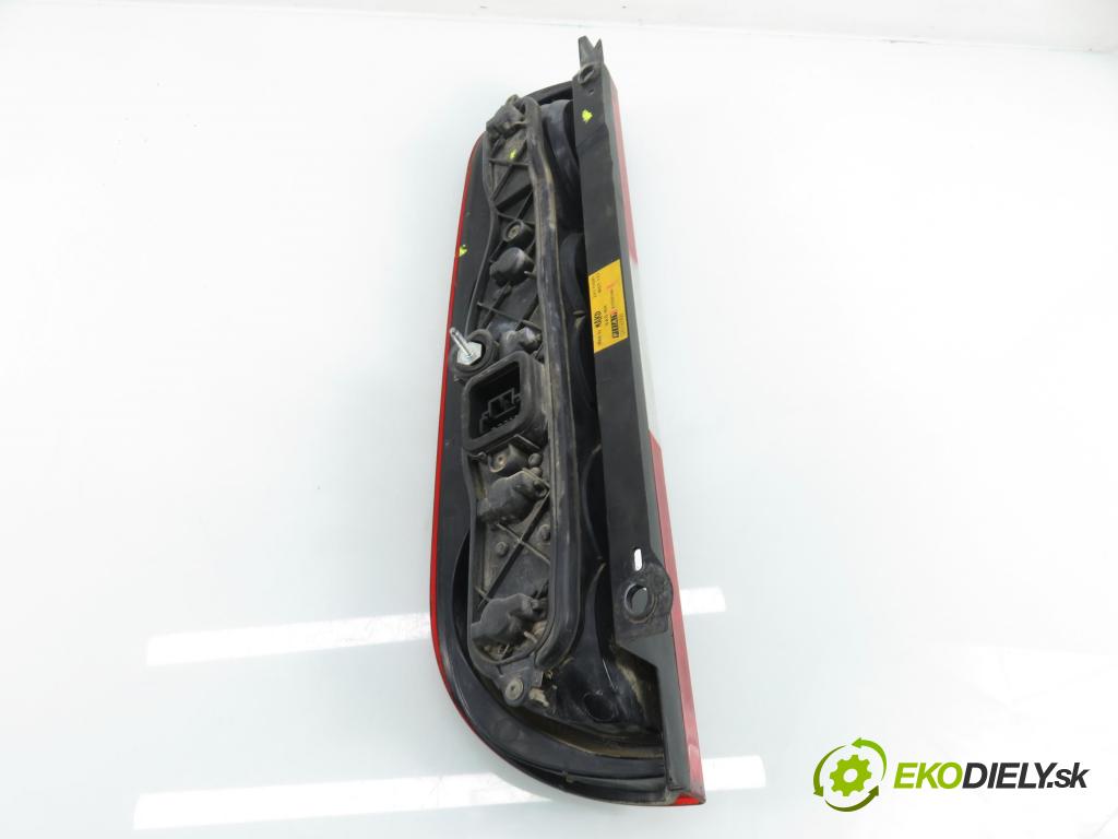 FIAT DOBLO nadwozie wielkoprzestrzenne (MPV) (119_, 223_) KOMBIVAN 2006 55,00 1.3 JTD - 199 A2.000 1248,00 Svetlo pravé zadné 20110999