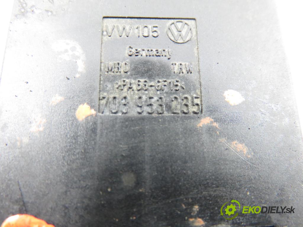 VW TRANSPORTER IV Skrzynia (70XA) FURGON 1997 55,00 2.4 D - AJA 2370,00 přepínač nouzových 703953235