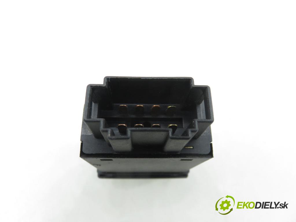 VW TRANSPORTER IV Skrzynia (70XA) FURGON 1997 55,00 2.4 D - AJA 2370,00 přepínač nouzových 703953235