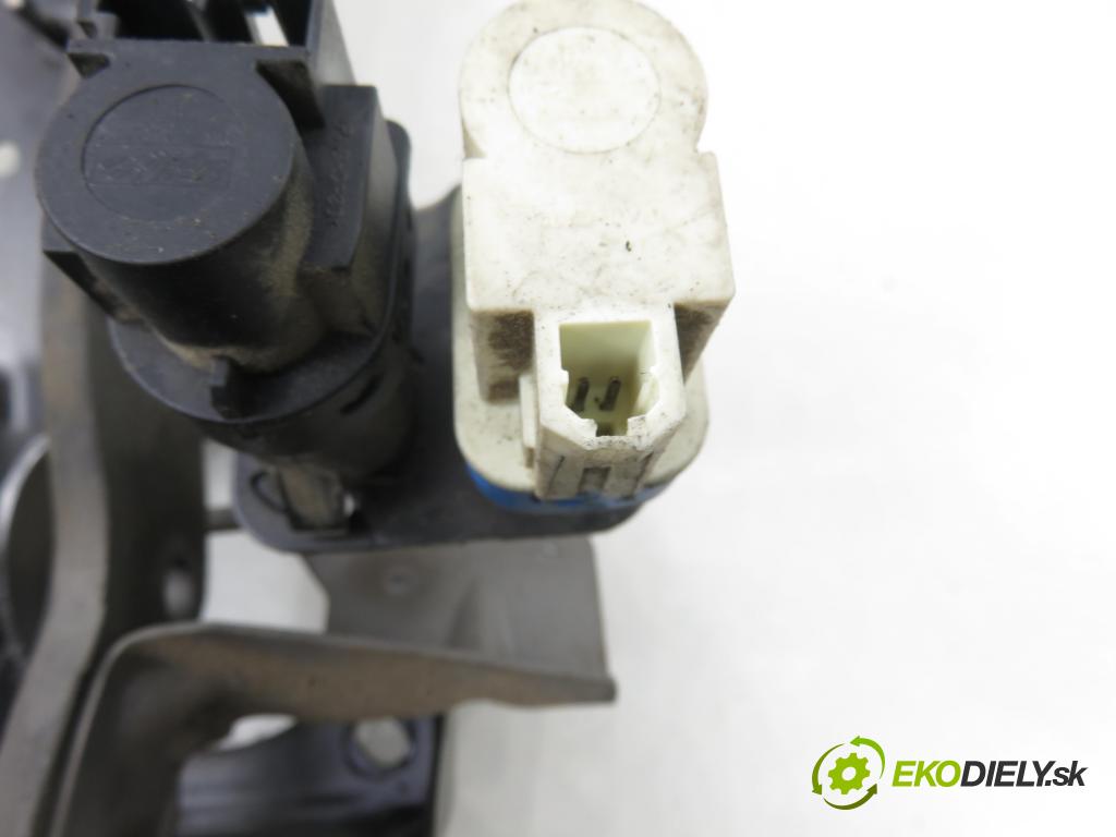 FORD S-MAX (WA6) MINIVAN 2006 92,00 1.8 TDCi 125 - QYWA 1753,00 PEDAL brzdy 6G922D094JE