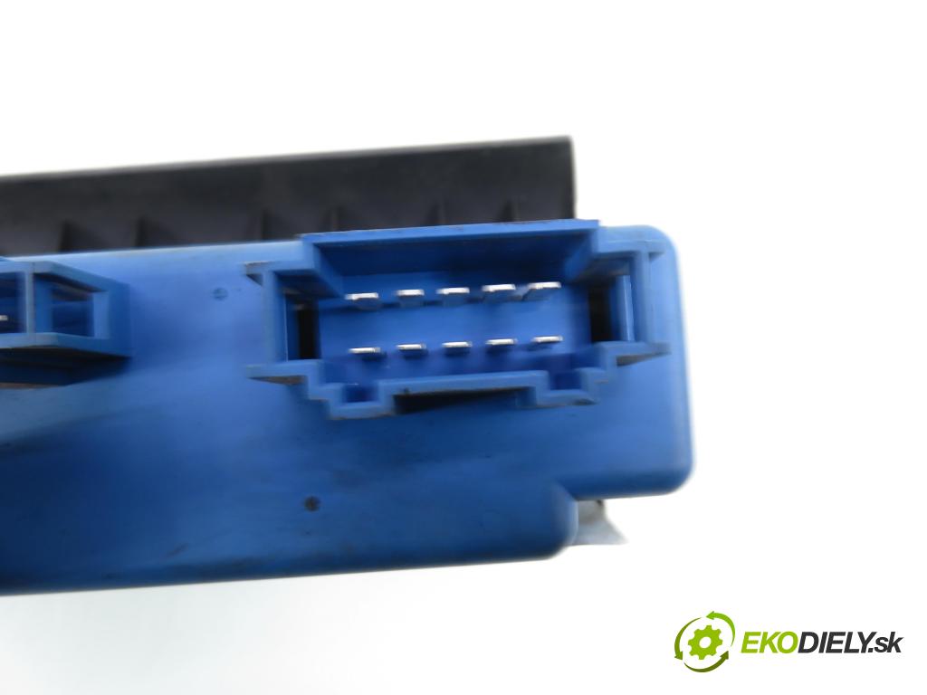 VW PASSAT B3/B4 Variant (3A5, 35I) KOMBI 1994 66,00 1.9 TDI - 1Z 1896,00 Panel kúrenia KLIMATRONIK 9BG72496100