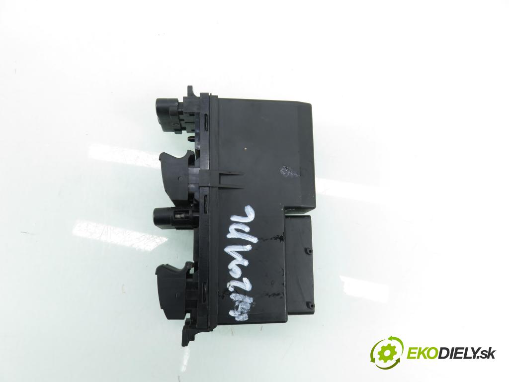 VW PASSAT B5 (3B2) SEDAN 1997 92,00 1.8 20V 125 - ADR 1781,00 Panel ovládania okien 3B4959793