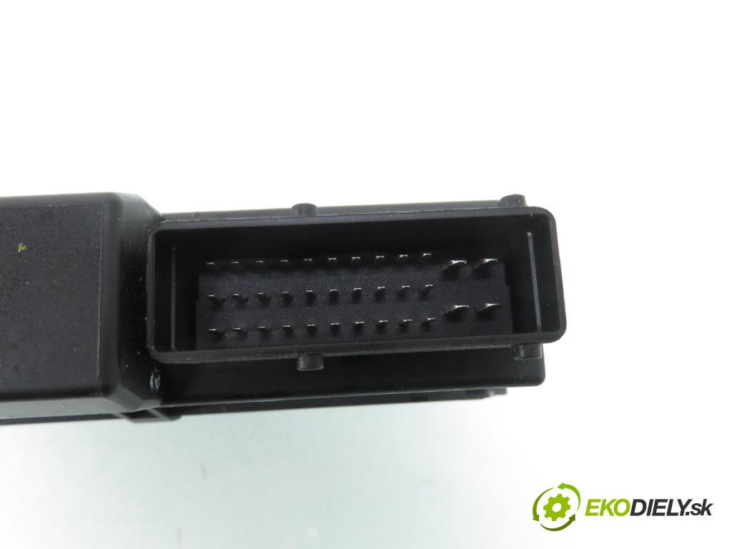 VW PASSAT B5 (3B2) SEDAN 1997 92,00 1.8 20V 125 - ADR 1781,00 Panel ovládania okien 3B4959793