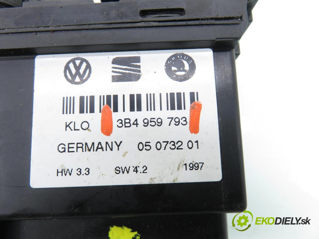 VW PASSAT B5 (3B2) SEDAN 1997 92,00 1.8 20V 125 - ADR 1781,00 Panel ovládania okien 3B4959793