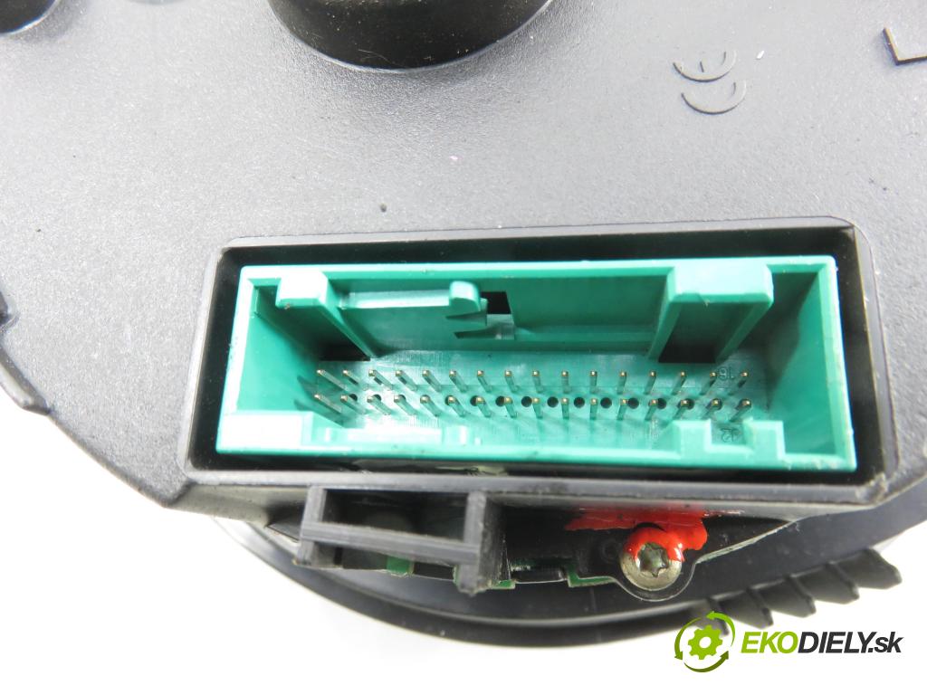 VW GOLF IV (1J1) HB 2001 66,00 1.9 TDI 90 - ALH 1896,00 Prístrojovka elektrický 1J0920926CX