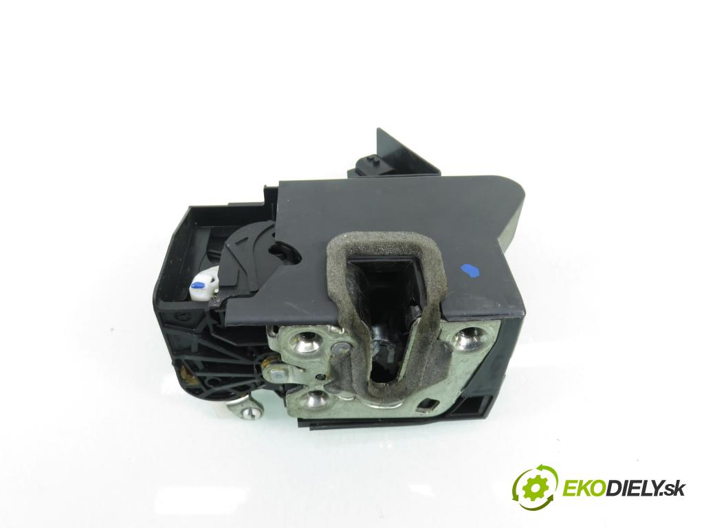 DACIA DUSTER (HM_) SUV 2021 74,00 1.0 TCe 100 (HMMT) 999,00 zámok 