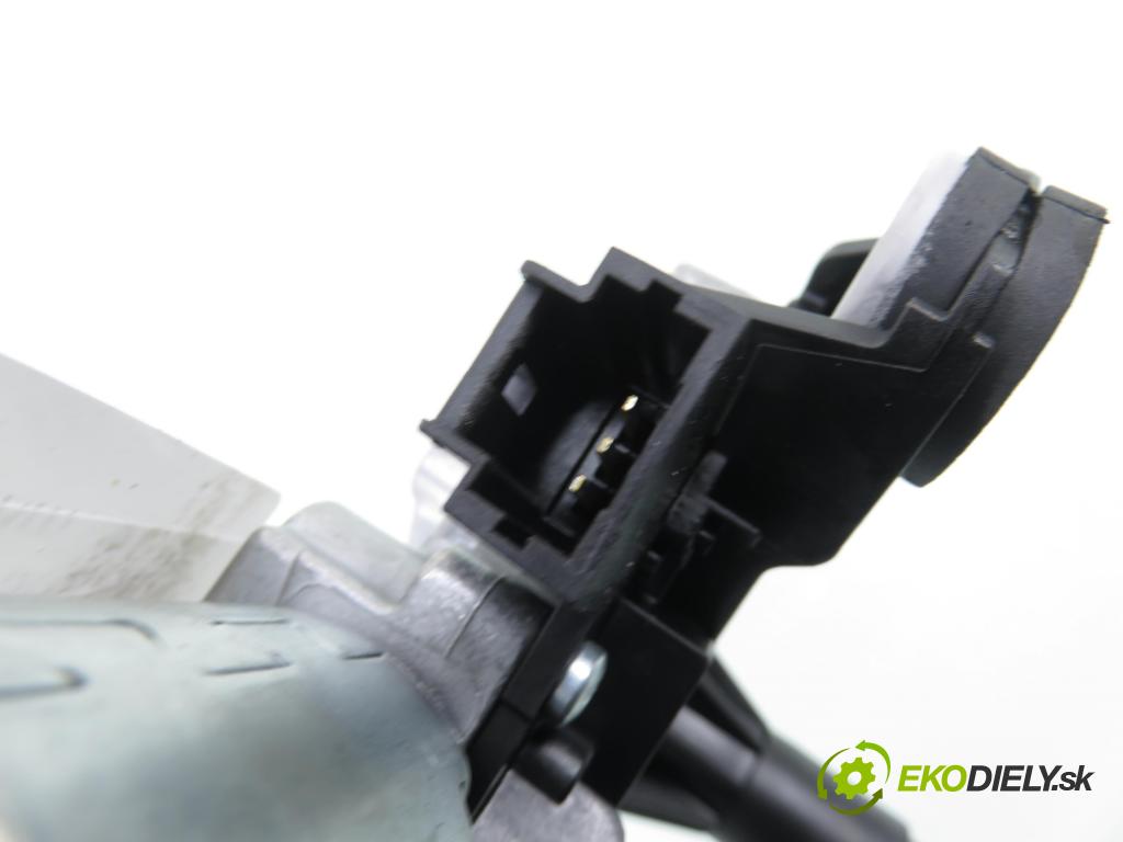 DACIA DUSTER (HM_) SUV 2021 74,00 1.0 TCe 100 (HMMT) 999,00 Motorček stierače zadné A4538205800 ; 0390205080