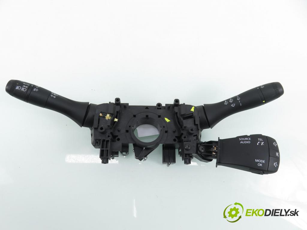 DACIA DUSTER (HM_) SUV 2021 74,00 1.0 TCe 100 (HMMT) 999,00 páčka/prepínač 255678207R