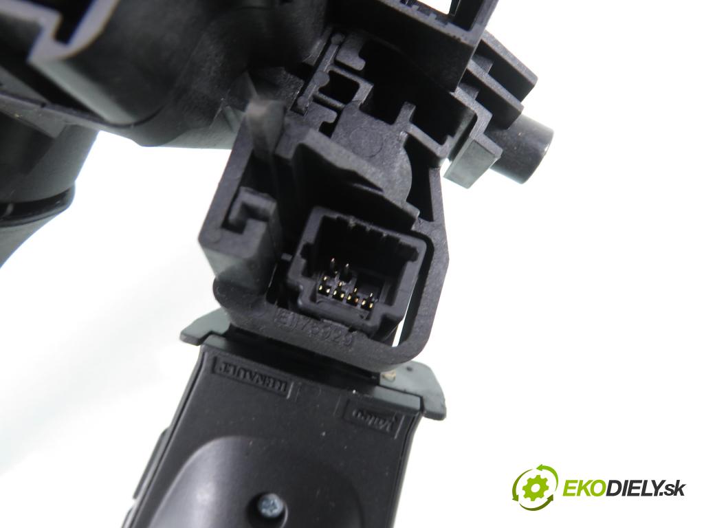 DACIA DUSTER (HM_) SUV 2021 74,00 1.0 TCe 100 (HMMT) 999,00 páčka/prepínač 255678207R