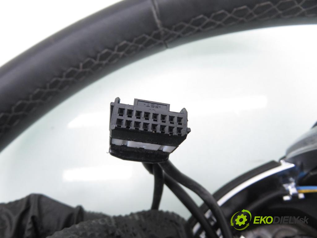 DACIA DUSTER (HM_) SUV 2021 74,00 1.0 TCe 100 (HMMT) 999,00 Volant 484002676R (Volant)