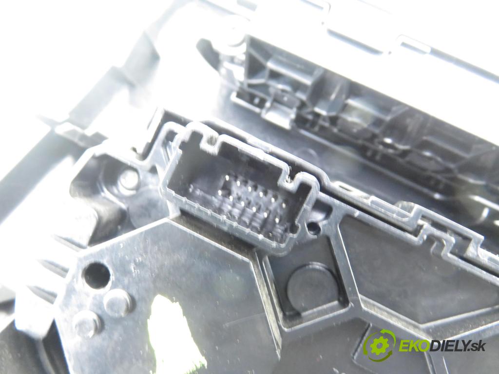 DACIA DUSTER (HM_) SUV 2021 74,00 1.0 TCe 100 (HMMT) 999,00 Panel kúrenia KLIMATRONIK 275105451R