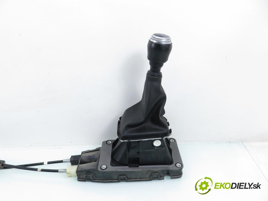 DACIA DUSTER (HM_) SUV 2021 74,00 1.0 TCe 100 (HMMT) 999,00 ZVEDÁK: 349018842R