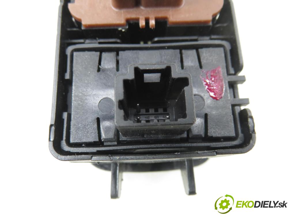 DACIA DUSTER (HM_) SUV 2021 74,00 1.0 TCe 100 (HMMT) 999,00 Panel ovládania okien 254113300R ; 254112588R