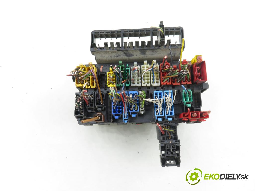 VW TRANSPORTER IV Skrzynia (70XA) FURGON 1997 55,00 2.4 D - AJA 2370,00 Skrinka POJISTKY: 357937039