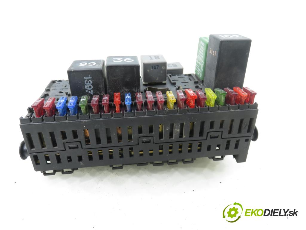 VW TRANSPORTER IV Skrzynia (70XA) FURGON 1997 55,00 2.4 D - AJA 2370,00 Skrinka POJISTKY: 357937039