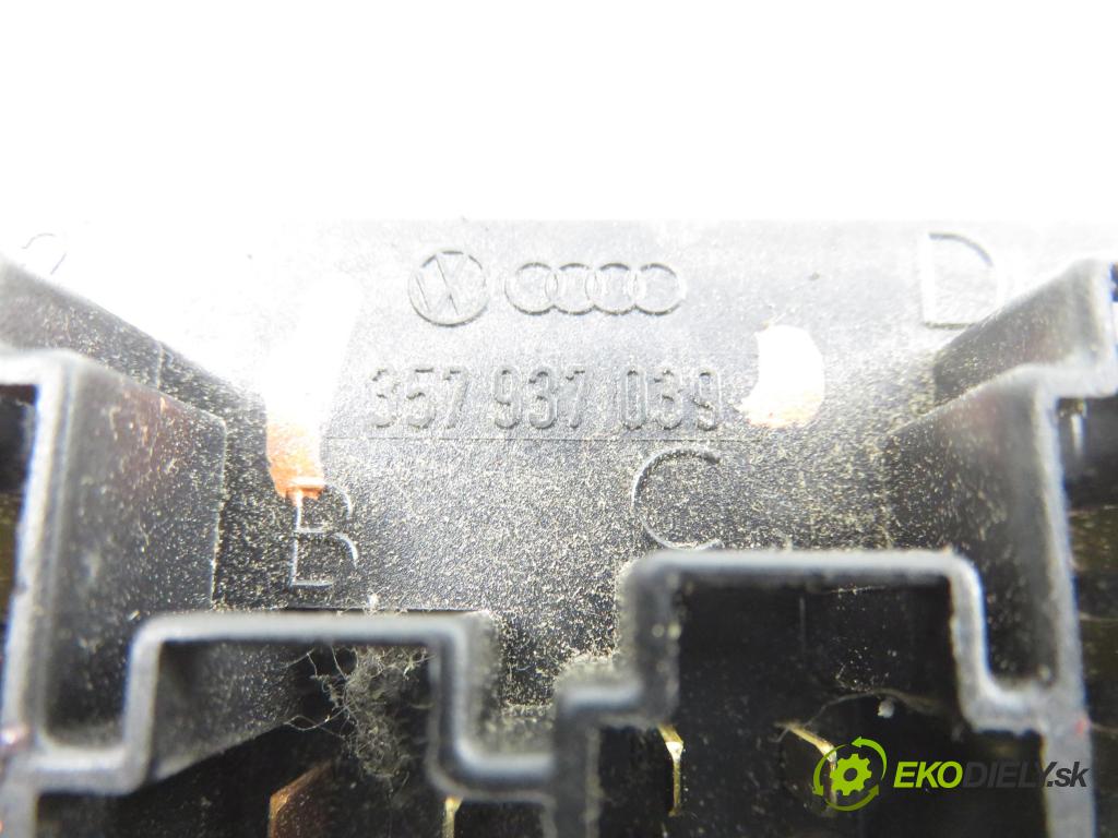 VW TRANSPORTER IV Skrzynia (70XA) FURGON 1997 55,00 2.4 D - AJA 2370,00 Skrinka POJISTKY: 357937039