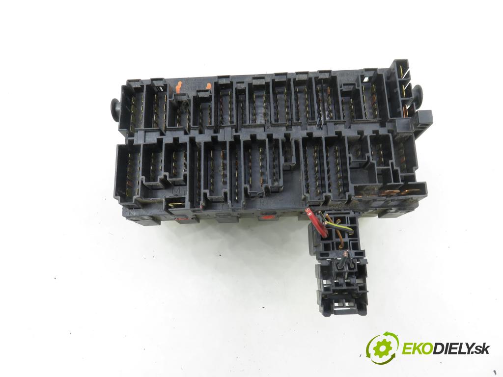 VW TRANSPORTER IV Skrzynia (70XA) FURGON 1997 55,00 2.4 D - AJA 2370,00 Skrinka POJISTKY: 357937039