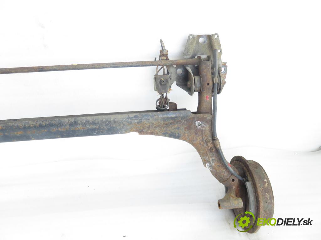 AUDI 80 (8C, B4) SEDAN 1992 66,00 1.9 TDI - 1Z 1896,00 výztuha zadní část