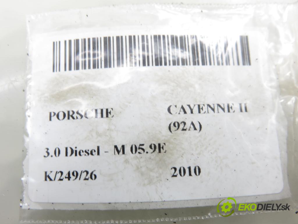 PORSCHE CAYENNE II (92A) SUV 2010 176,00 3.0 Diesel - M 05.9E 2967,00 Ovládač rádia