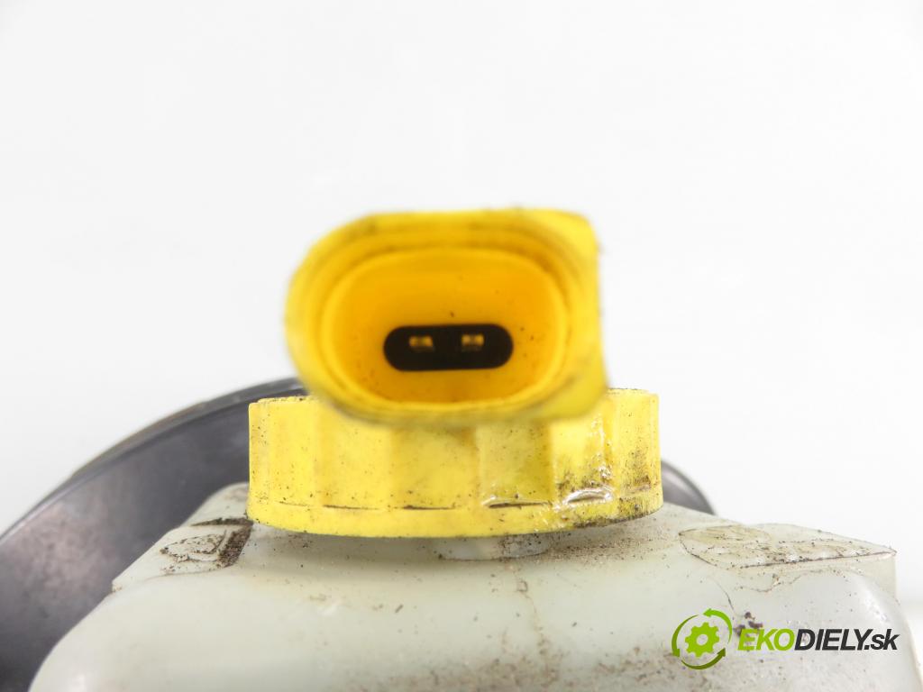 VW GOLF IV (1J1) HB 2001 66,00 1.9 TDI 90 - ALH 1896,00 Posilovač 1J1614105T (Servočerpadlo)