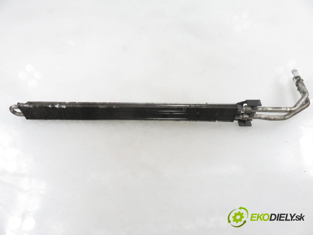 PORSCHE CAYENNE II (92A) SUV 2010 176,00 3.0 Diesel - M 05.9E 2967,00 Chladič servočerpadlo 7P0422885B