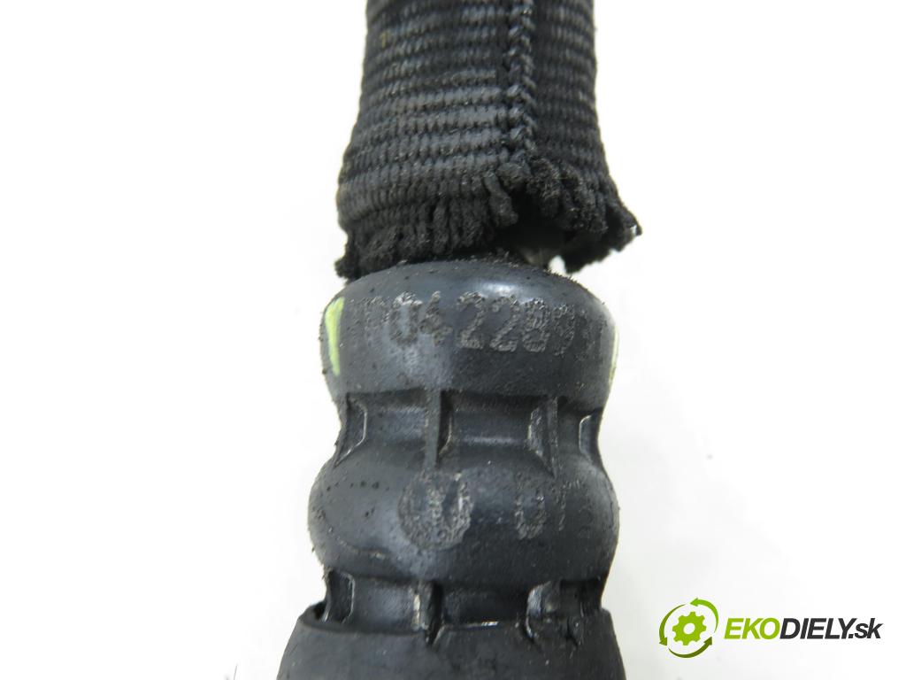 PORSCHE CAYENNE II (92A) SUV 2010 176,00 3.0 Diesel - M 05.9E 2967,00 rúrka / Rúra servočerpadlo 7P0422893C