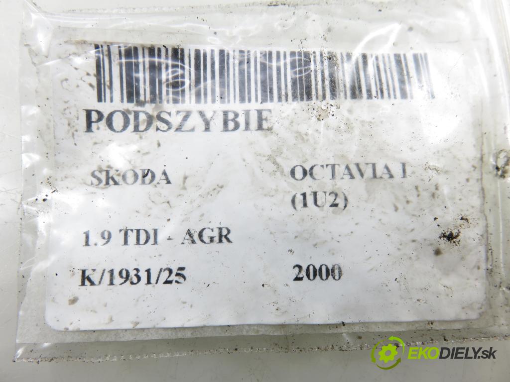 SKODA OCTAVIA I (1U2) LIFTBACK 2000 66,00 1.9 TDI 90- AGR 1896,00 Torpédo, plast pod čelné okno 1U0819403A ; 1U0819404A (Torpédo (plast pod čelným sklom))