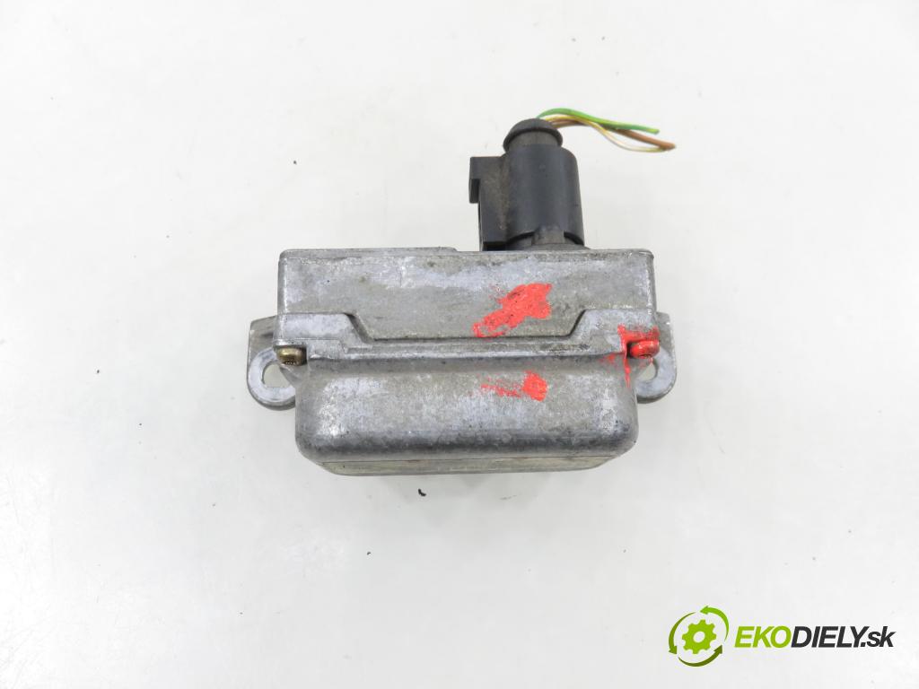 VW GOLF IV (1J1) HB 2001 66,00 1.9 TDI 90 - ALH 1896,00 Snímač ESP 1J0907655