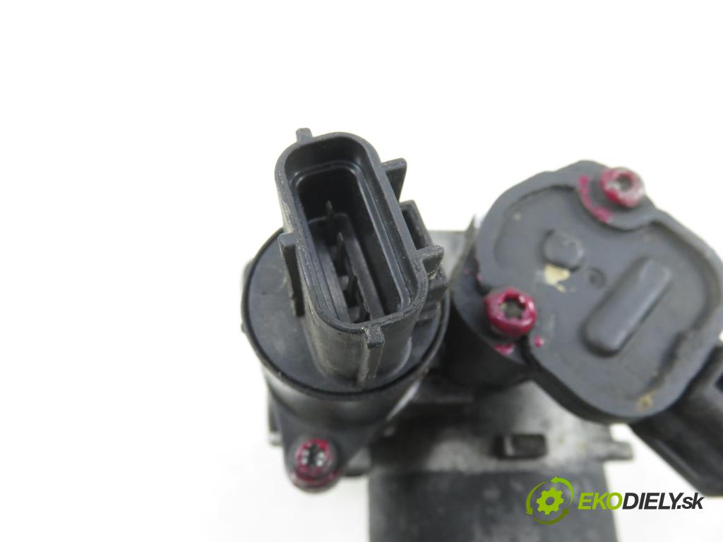 CHRYSLER PT CRUISER (PT_) MINIVAN 2001 104,00 2 - ECC 1996,00 škrtíci klapka 04891513AA (Škrticí klapka)