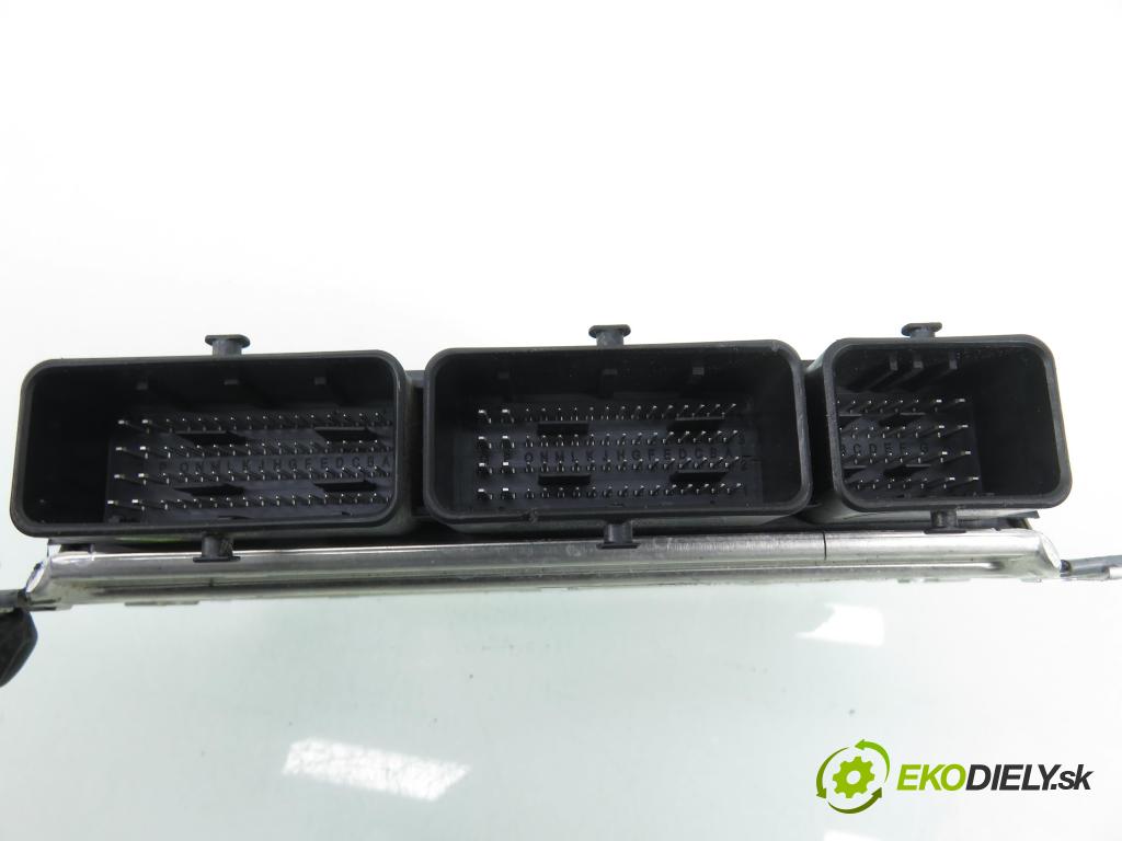 DACIA DUSTER (HM_) SUV 2021 74,00 1.0 TCe 100 (HMMT) 999,00 řídící jednotka motora A3C0422630001 ; 237105098S