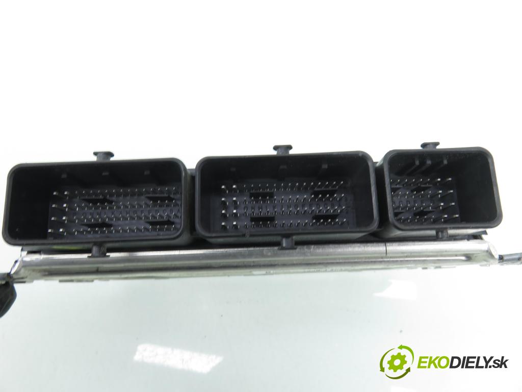 DACIA DUSTER (HM_) SUV 2021 74,00 1.0 TCe 100 (HMMT) 999,00 řídící jednotka motora A3C0422630001 ; 237105098S