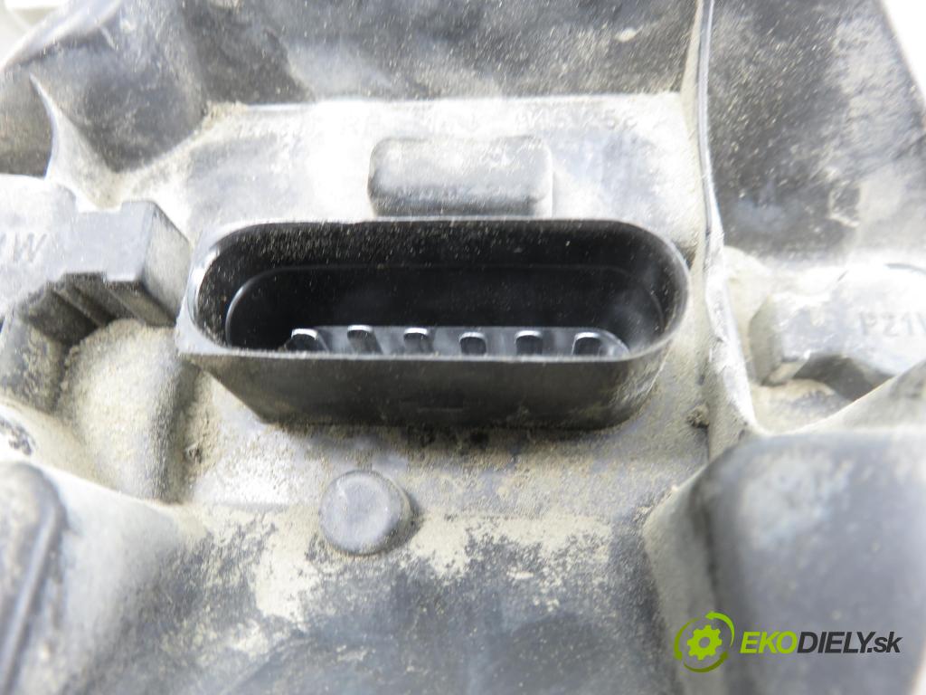 VW TOURAN (1T1, 1T2) MINIVAN 2004 74,00 1.9 TDI PD 100 - AVQ 1896,00 světlo pravé zadní 1T0945096C