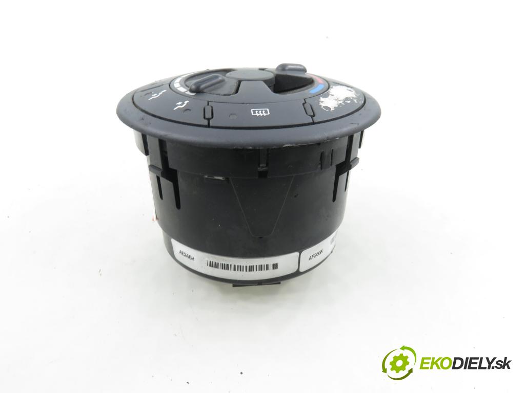 RENAULT ESPACE IV (JK0/1_) MINIVAN 2005 85,00 1.9 dCi 116 - F9Q 820 1870,00 Panel kúrenia KLIMATRONIK 8200028445