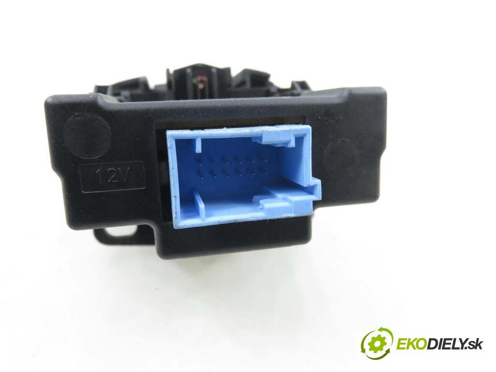 RENAULT ESPACE IV (JK0/1_) MINIVAN 2005 85,00 1.9 dCi 116 - F9Q 820 1870,00 vypínač brzdy MANUÁL 8200048590