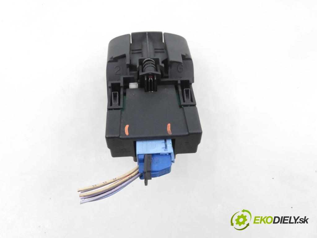 RENAULT ESPACE IV (JK0/1_) MINIVAN 2005 85,00 1.9 dCi 116 - F9Q 820 1870,00 vypínač brzdy MANUÁL 8200048590