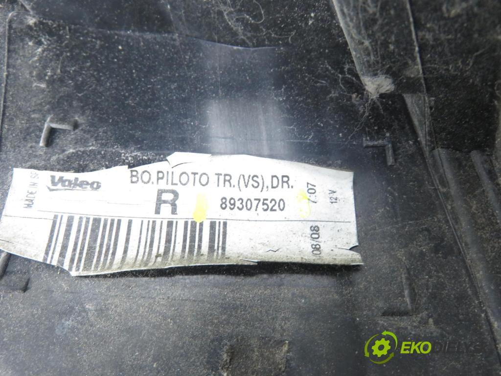 OPEL CORSA C (X01) HB 2001 55,00 1.2 16V 75 - Z 12 XE 1199,00 světlo pravé zadní 89307520