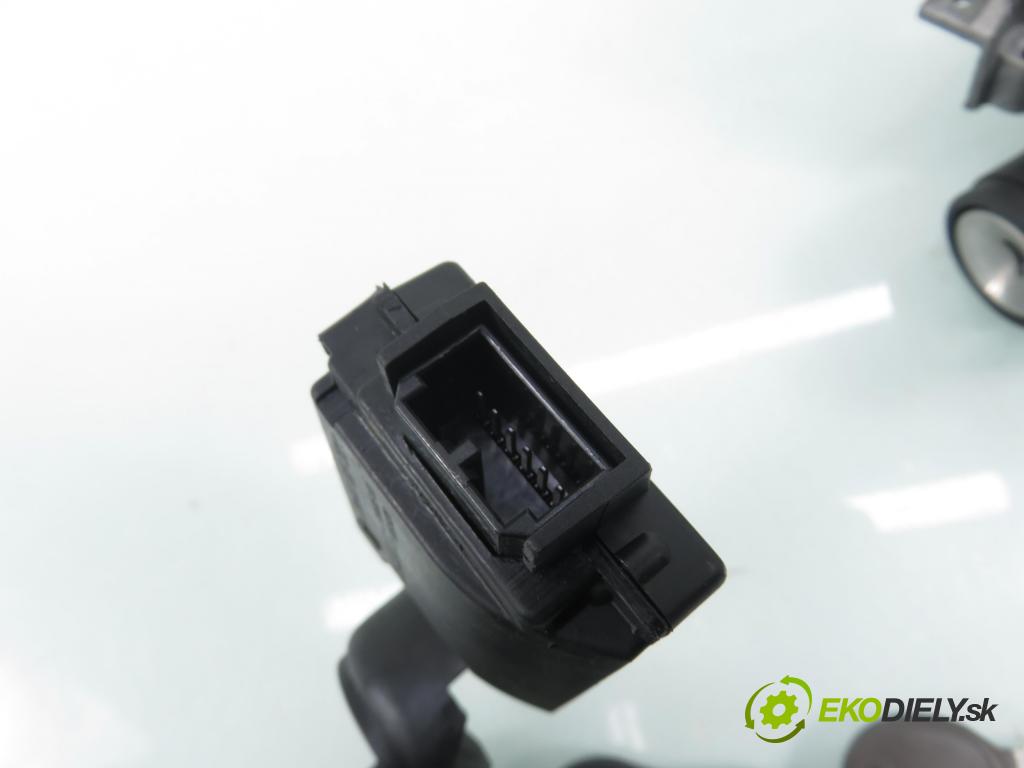 CHRYSLER PT CRUISER (PT_) MINIVAN 2001 104,00 2 - ECC 1996,00 spinačka 04690685AA ; 04671676AD (Spínacia skrinka)