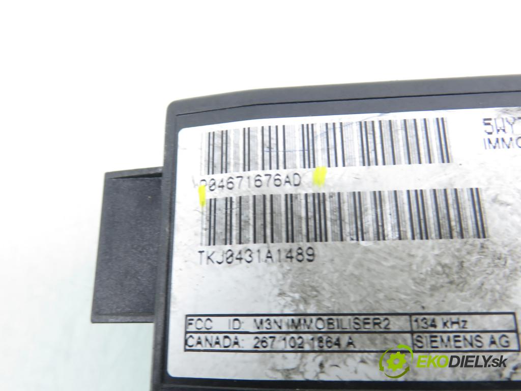 CHRYSLER PT CRUISER (PT_) MINIVAN 2001 104,00 2 - ECC 1996,00 spinačka 04690685AA ; 04671676AD (Spínacia skrinka)