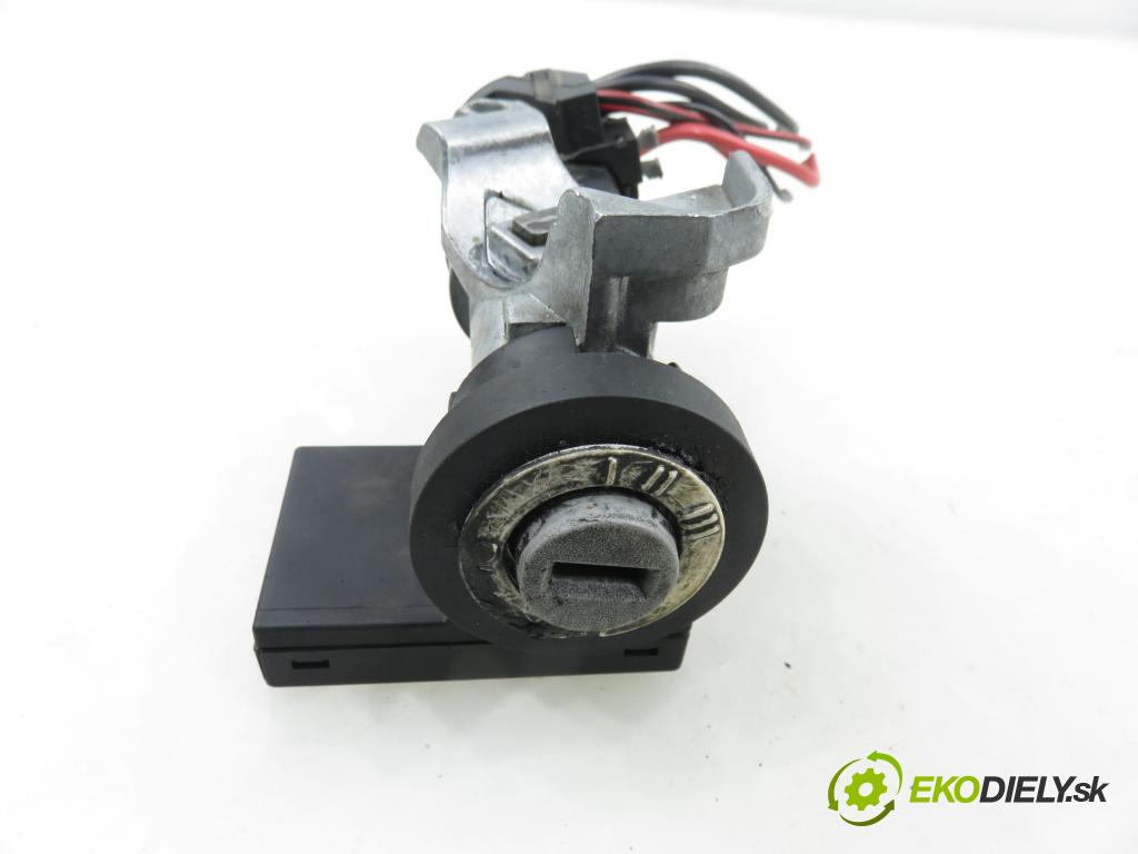 OPEL CORSA B (S93) HB 1997 40,00 1.0 i 12V 54 - X 10 XE 973,00 spínačka 90457846 ; 5WK4597 ; 24418925 (Spínací skříňka)