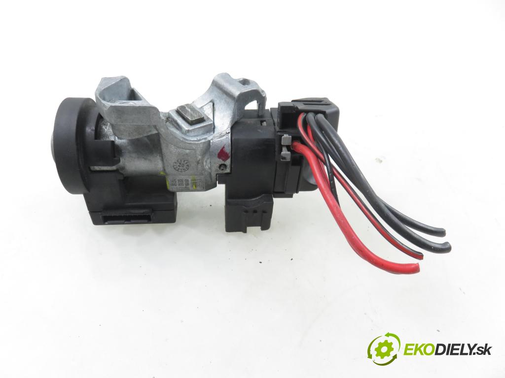 OPEL CORSA B (S93) HB 1997 40,00 1.0 i 12V 54 - X 10 XE 973,00 spínačka 90457846 ; 5WK4597 ; 24418925 (Spínací skříňka)