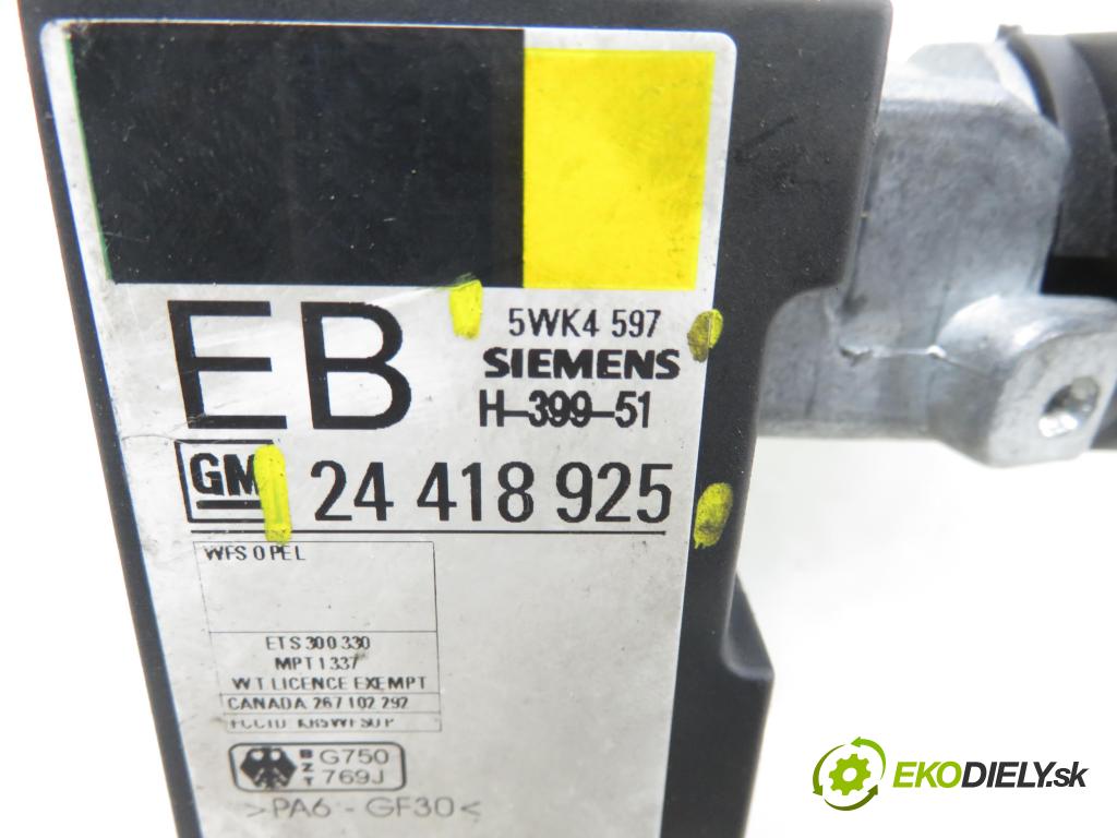 OPEL CORSA B (S93) HB 1997 40,00 1.0 i 12V 54 - X 10 XE 973,00 spínačka 90457846 ; 5WK4597 ; 24418925 (Spínací skříňka)